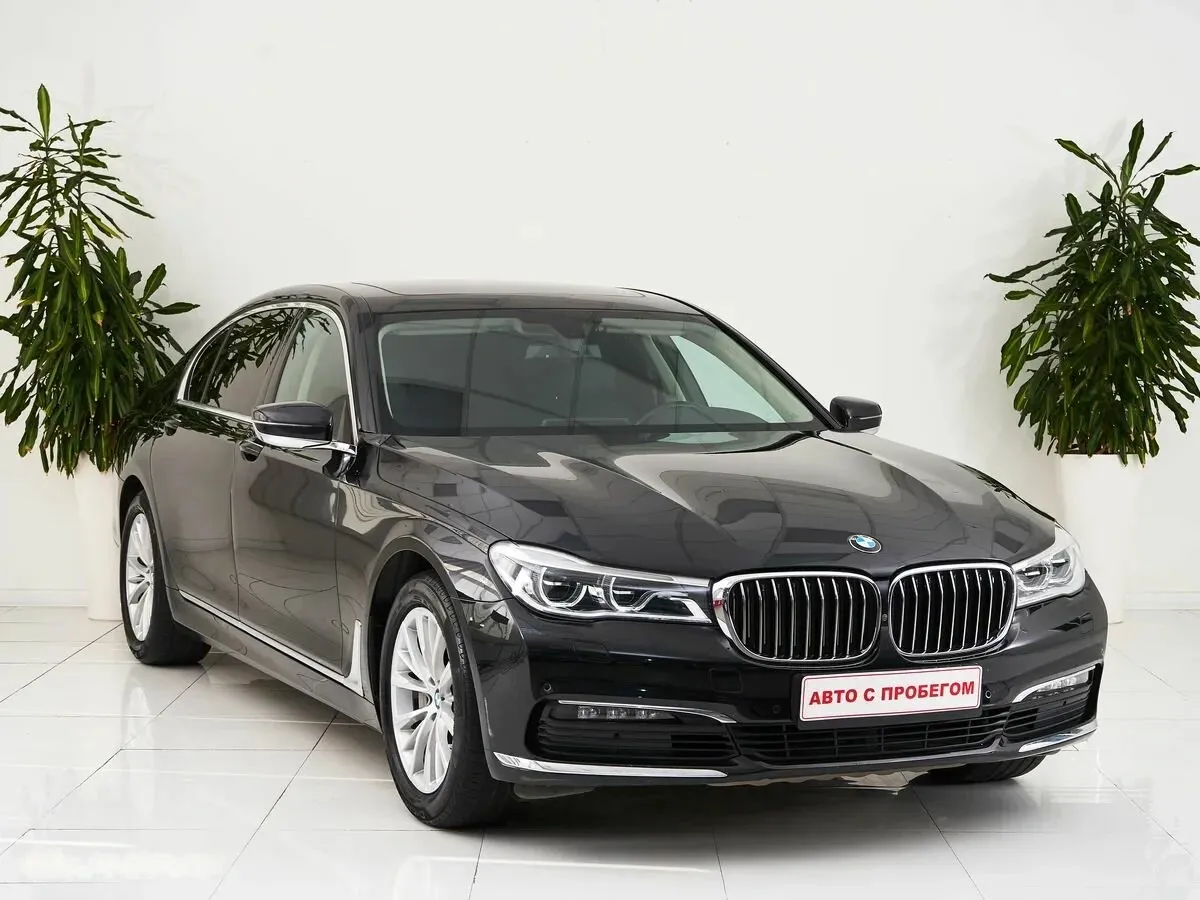 BMW 7 серии VI (G11/G12) — фото 3