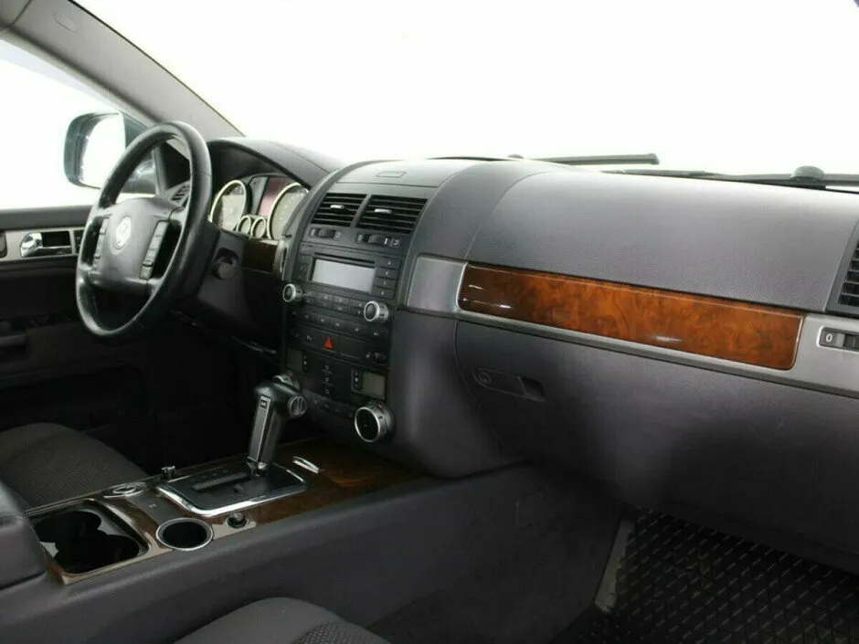 Volkswagen Touareg I Рестайлинг · R5 2.5TDI — фото 5