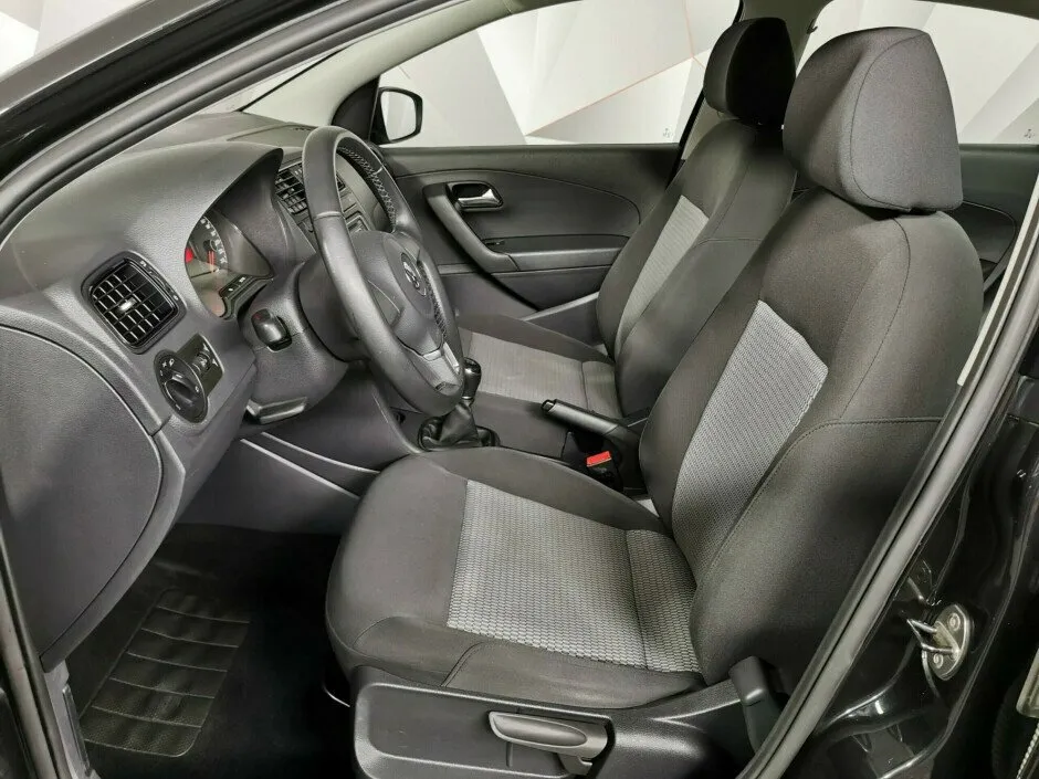 Volkswagen Polo V Рестайлинг · Highline 15-18 — фото 5