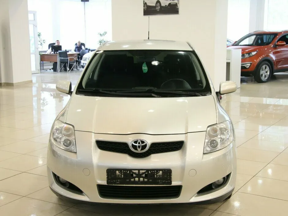 Toyota Auris I — фото 2