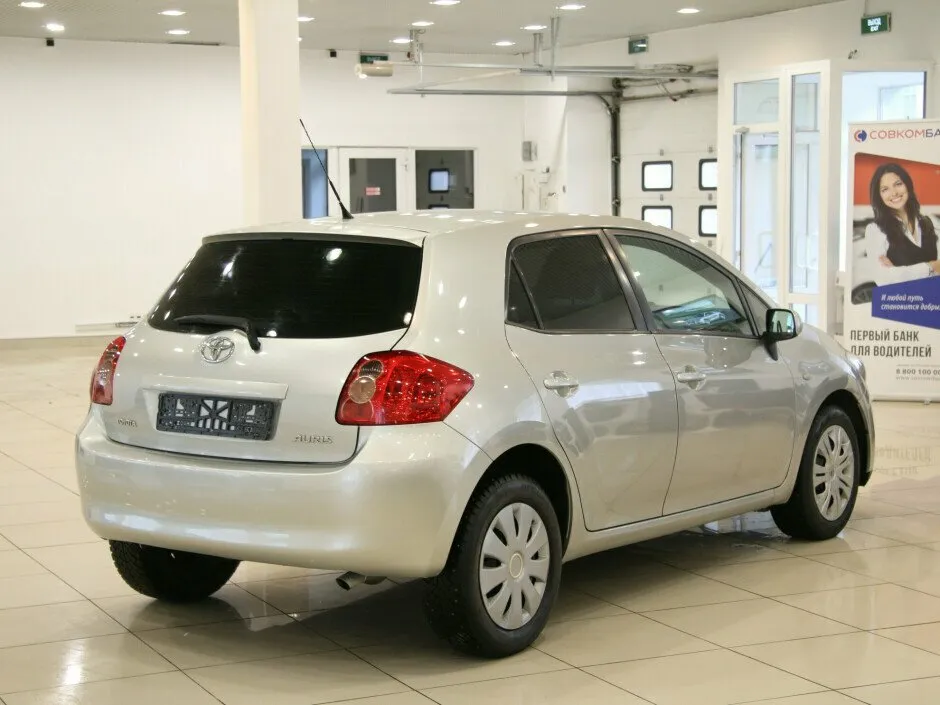 Toyota Auris I — фото 3
