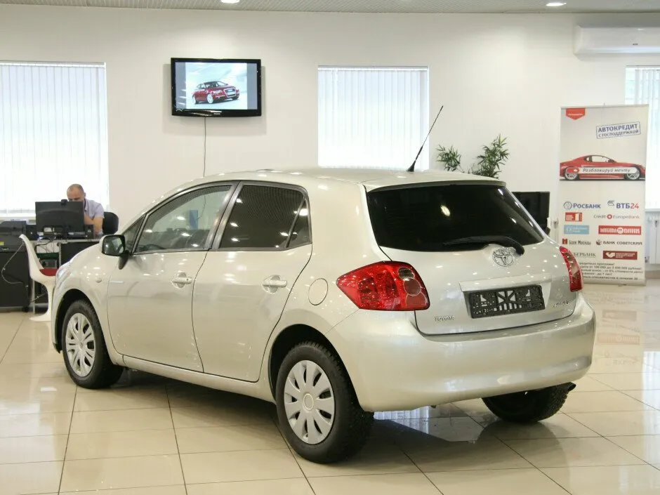 Toyota Auris I — фото 4