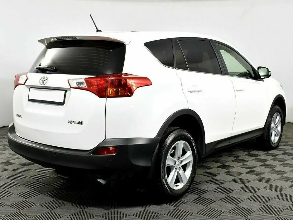 Toyota RAV4 IV (XA40) — фото 2