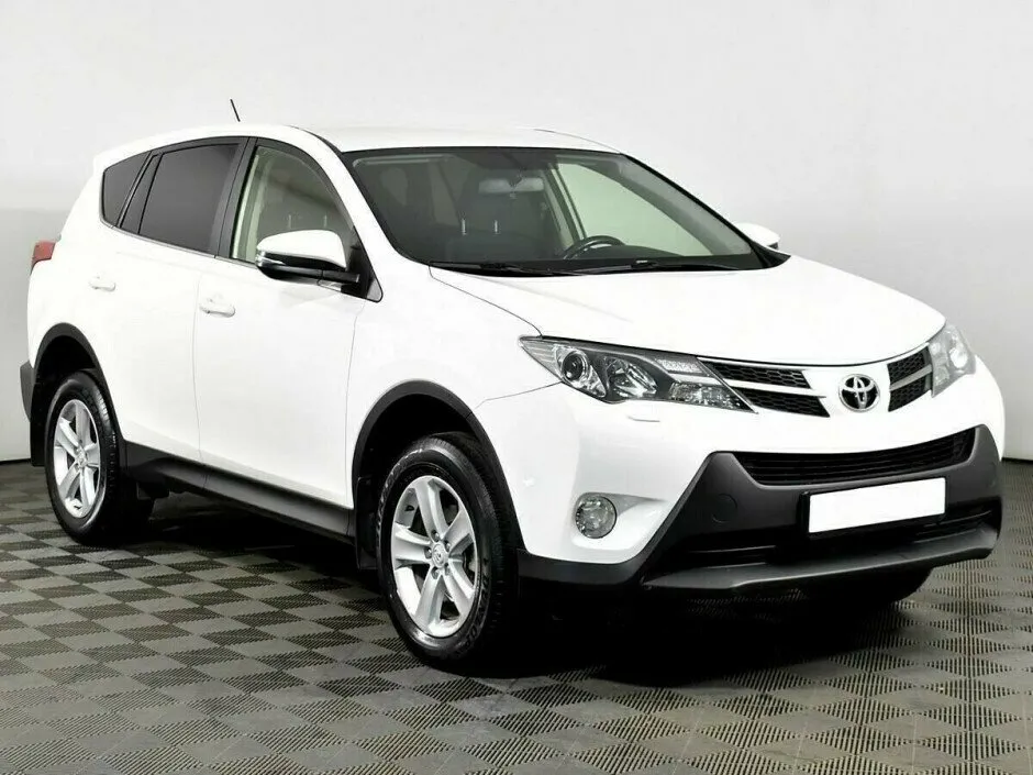 Toyota RAV4 IV (XA40) — фото 3