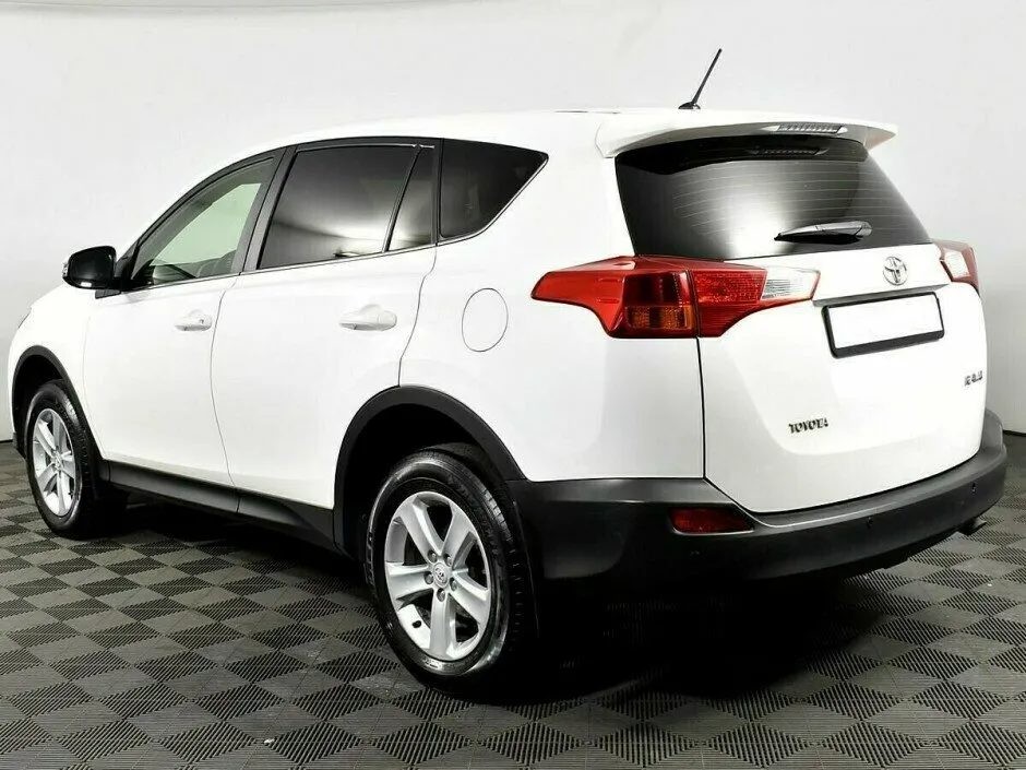 Toyota RAV4 IV (XA40) — фото 4