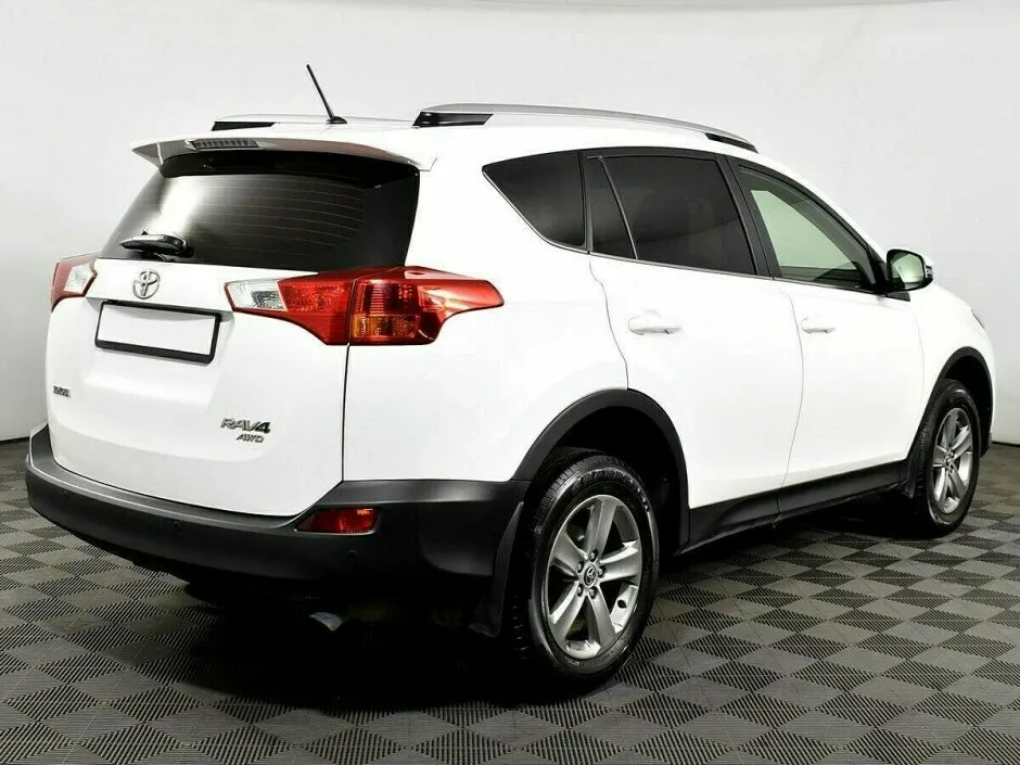 Toyota RAV4 IV (XA40) — фото 3