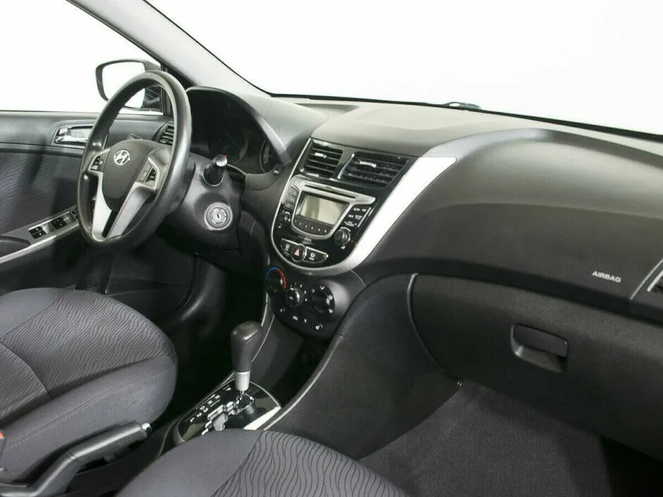 Hyundai Solaris I — фото 5