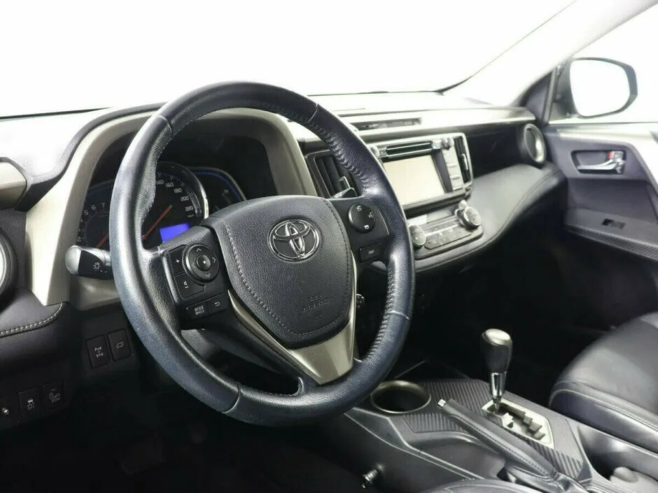 Toyota RAV4 IV (XA40) — фото 5