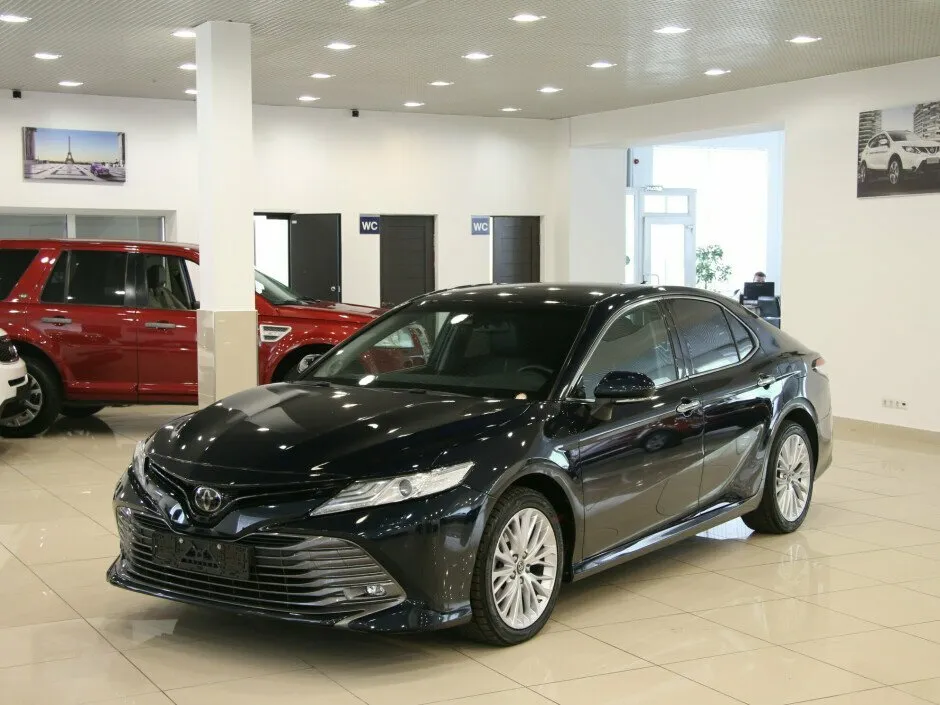 Toyota Camry VIII (XV70)
