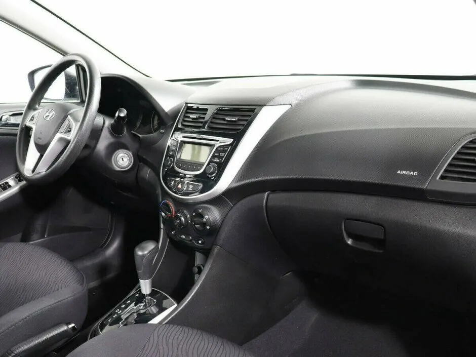 Hyundai Solaris I — фото 5