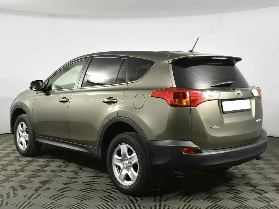 Toyota RAV4 IV (XA40) — фото 3
