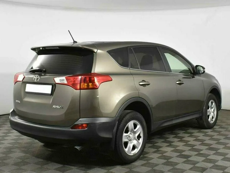 Toyota RAV4 IV (XA40) — фото 4