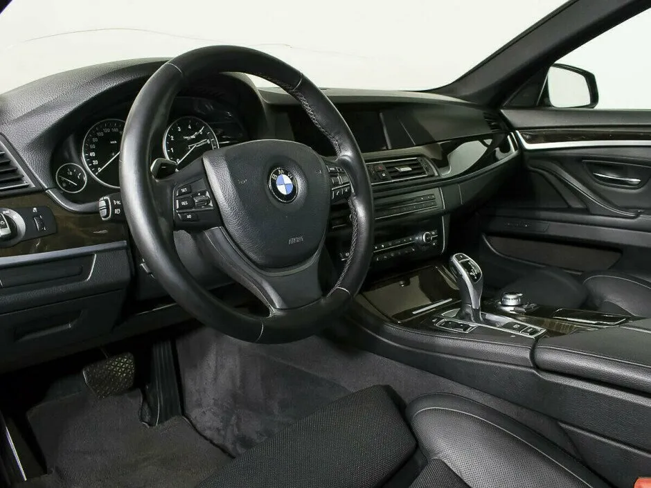 BMW 5 серии VI (F10/F11/F07) — фото 5