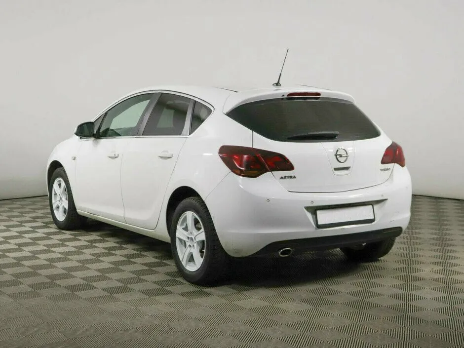 Opel Astra J Рестайлинг — фото 4