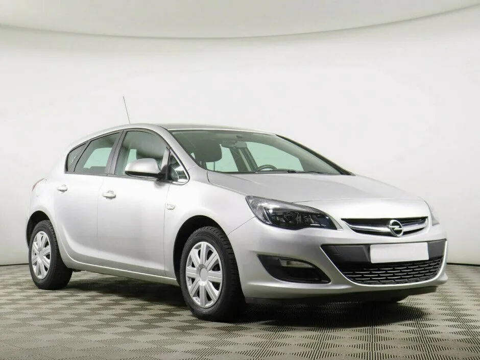Opel Astra J Рестайлинг — фото 2