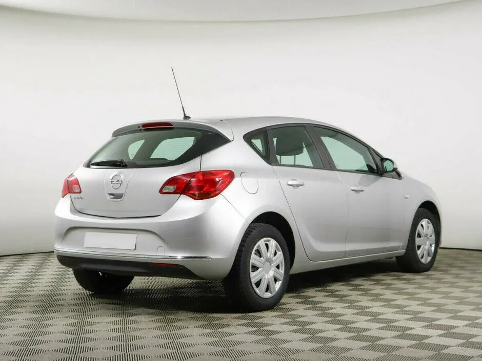Opel Astra J Рестайлинг — фото 3