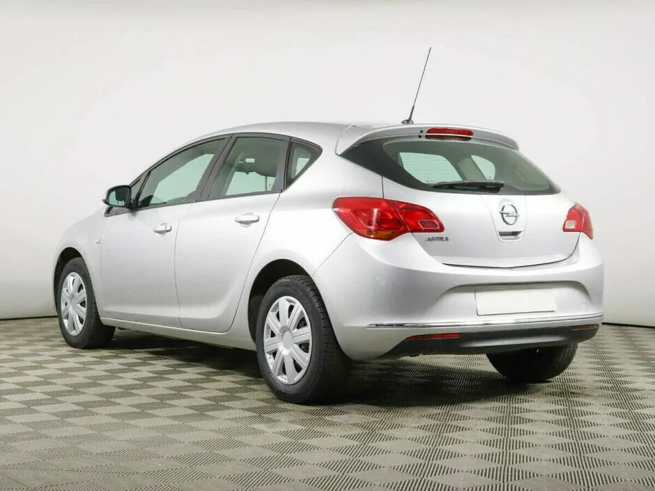 Opel Astra J Рестайлинг — фото 4