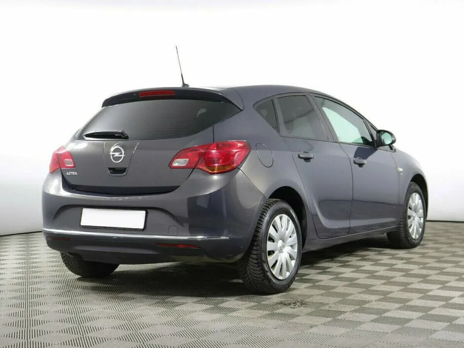 Opel Astra J Рестайлинг — фото 3
