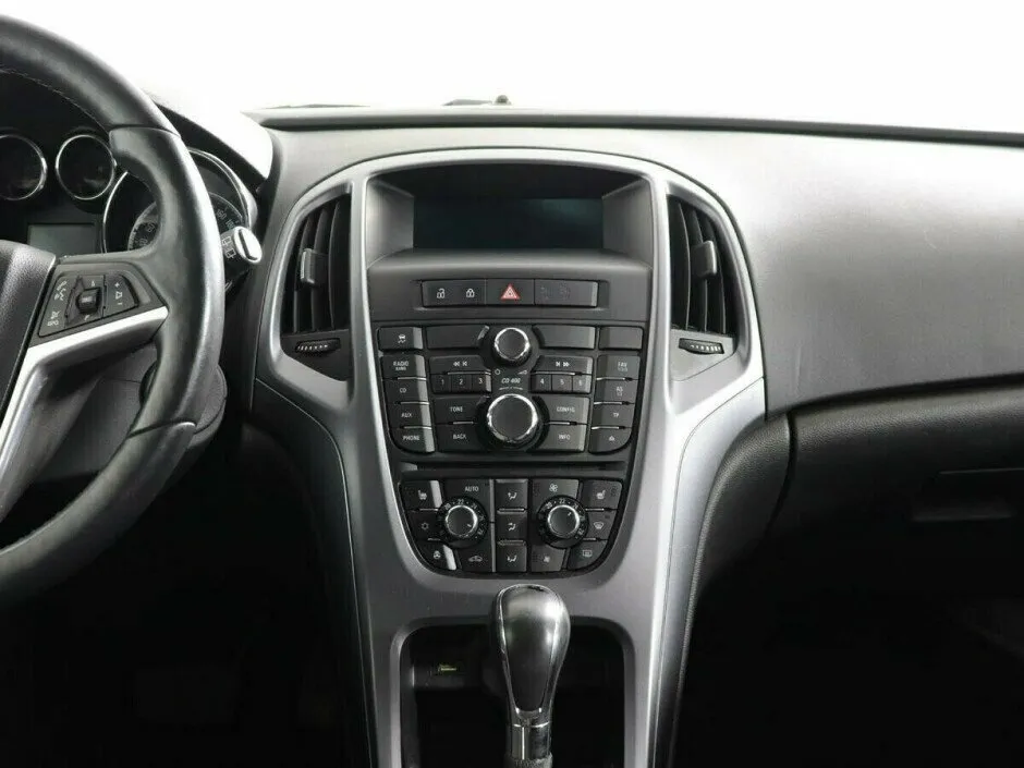 Opel Astra J Рестайлинг — фото 5