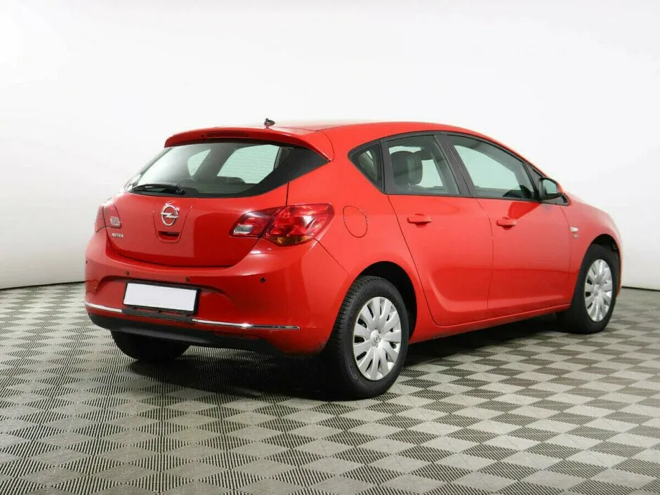 Opel Astra J Рестайлинг — фото 3