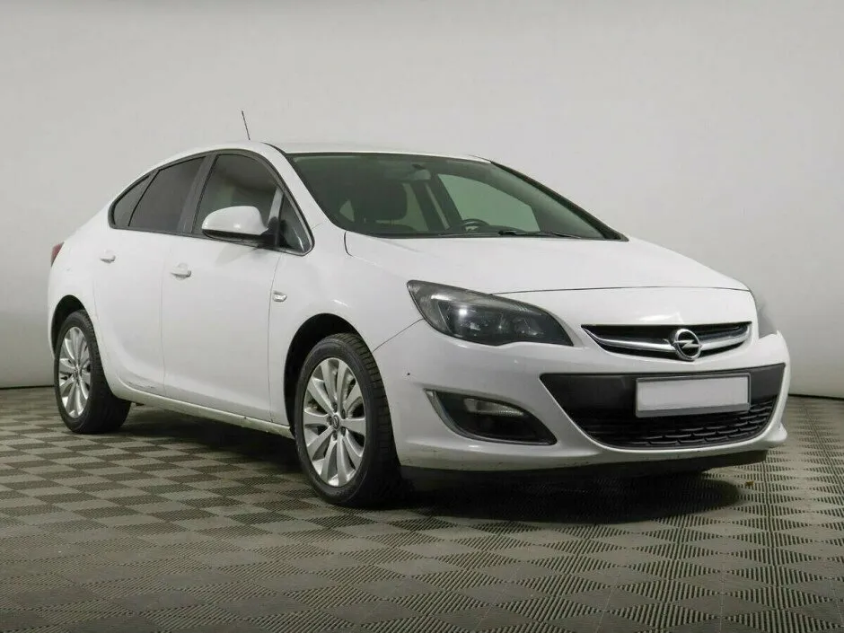 Opel Astra J Рестайлинг — фото 2