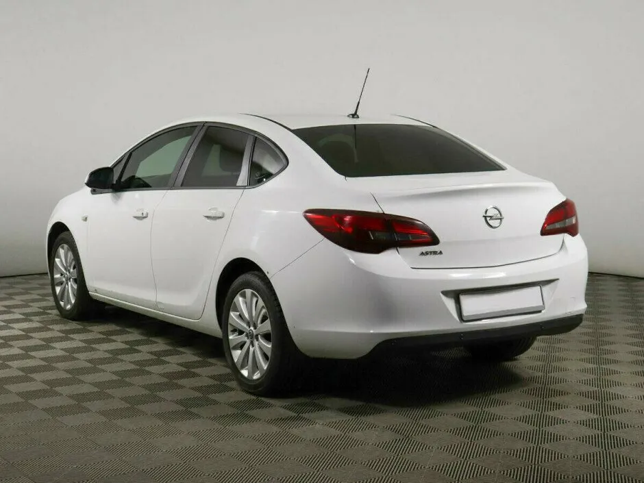 Opel Astra J Рестайлинг — фото 4