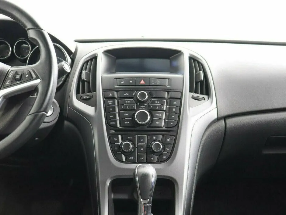 Opel Astra J Рестайлинг — фото 5