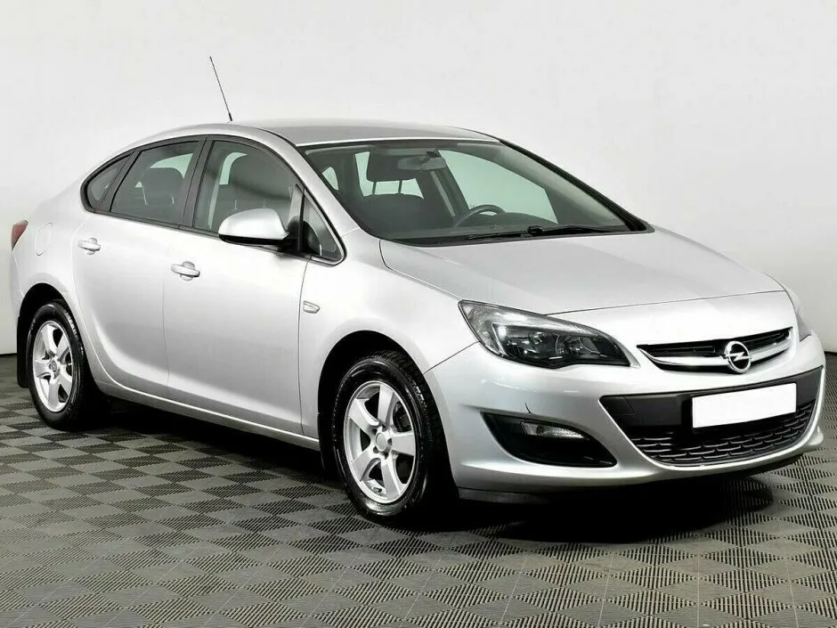 Opel Astra J Рестайлинг — фото 2