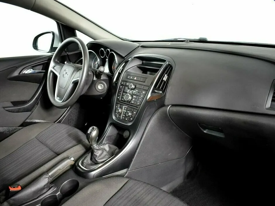 Opel Astra J Рестайлинг — фото 5