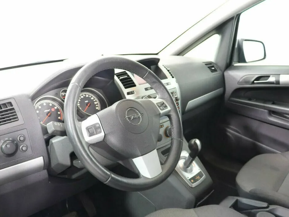 Opel Zafira C — фото 5