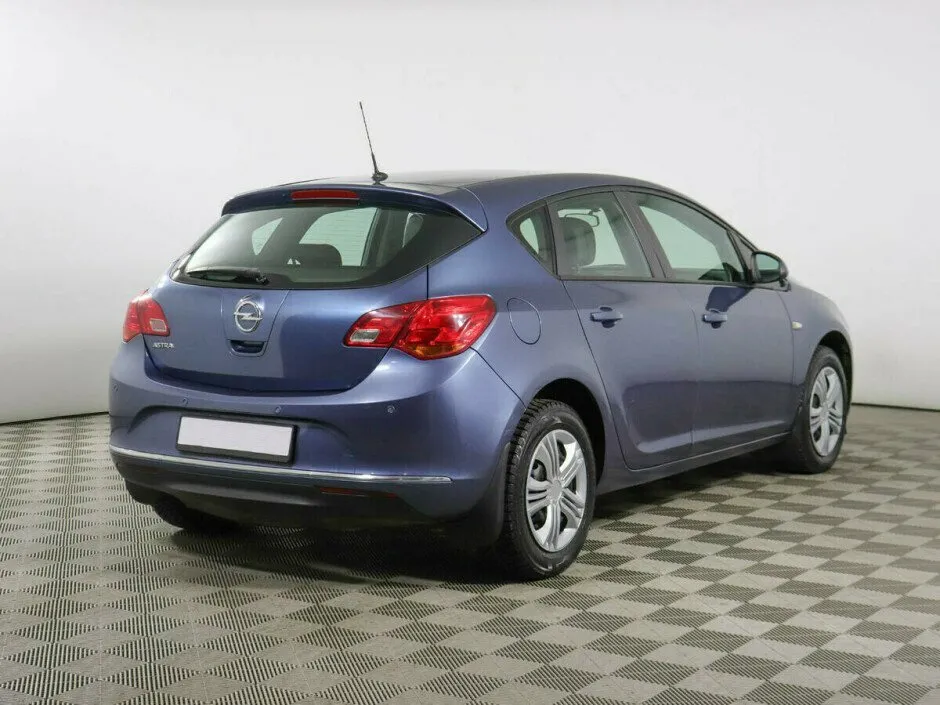 Opel Astra J Рестайлинг — фото 3