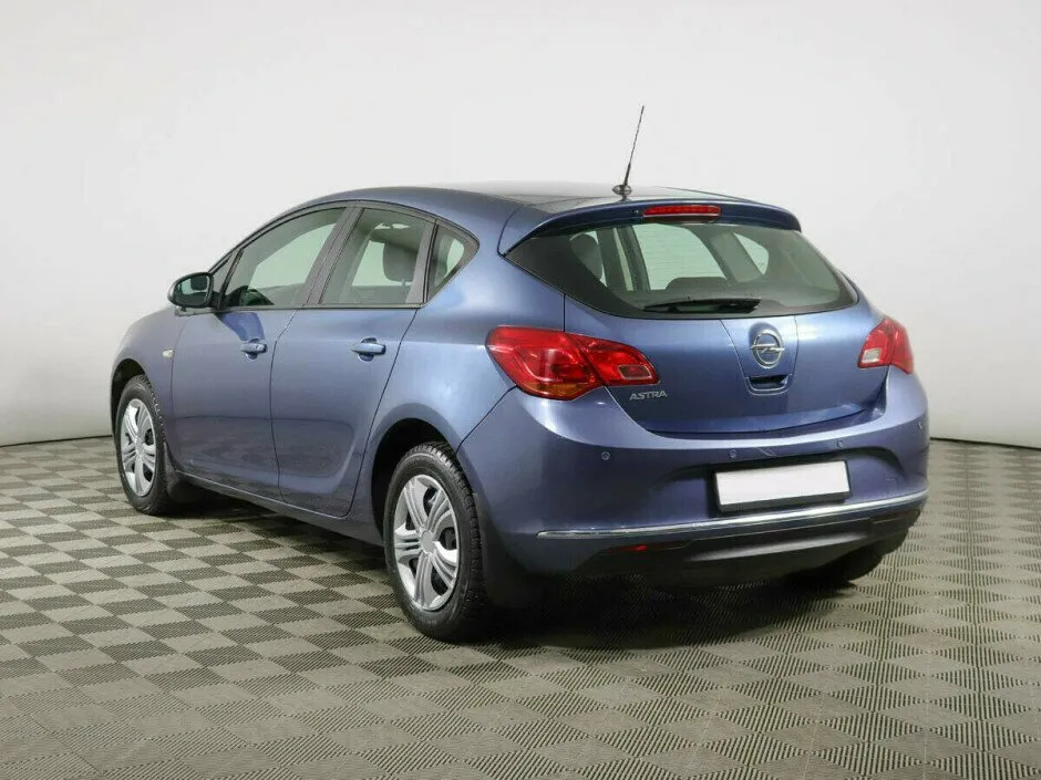 Opel Astra J Рестайлинг — фото 4