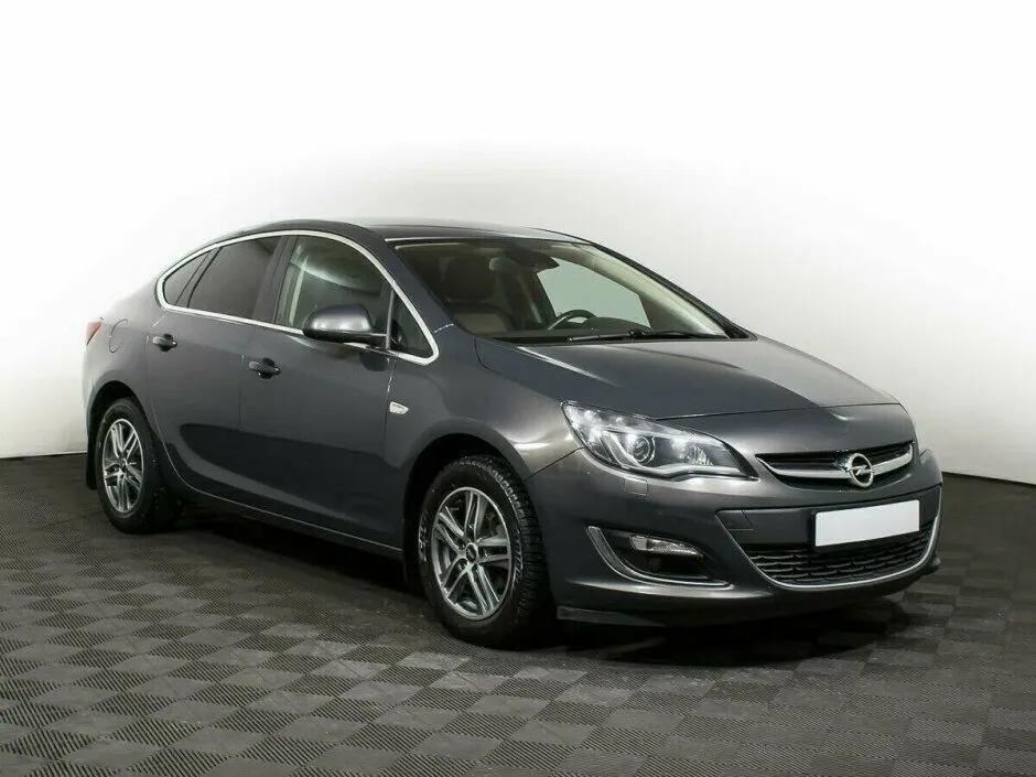 Opel Astra J Рестайлинг — фото 2