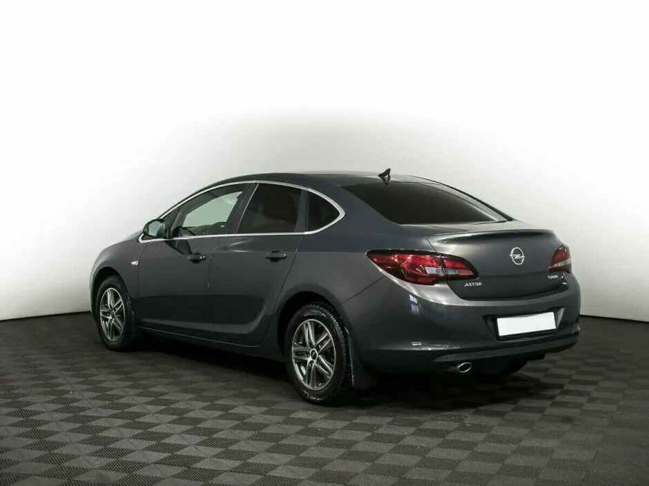 Opel Astra J Рестайлинг — фото 4