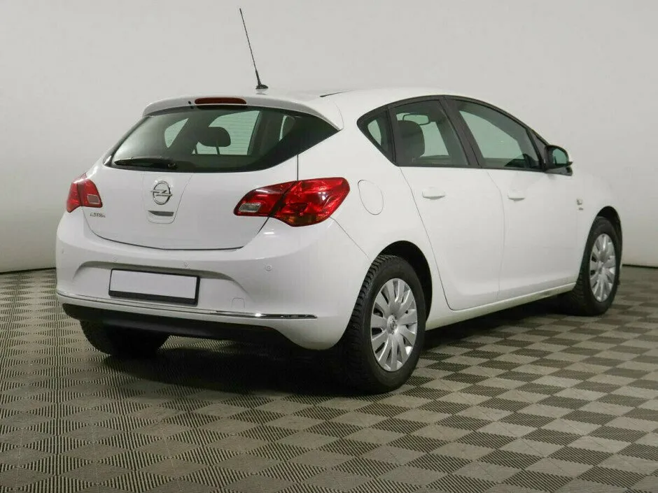 Opel Astra J Рестайлинг — фото 3