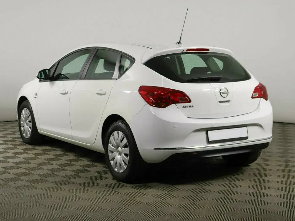 Opel Astra J Рестайлинг — фото 4