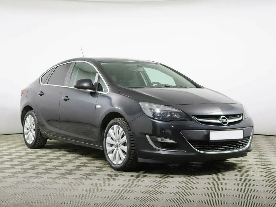Opel Astra J Рестайлинг — фото 2
