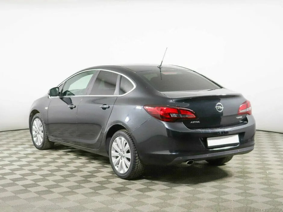 Opel Astra J Рестайлинг — фото 3