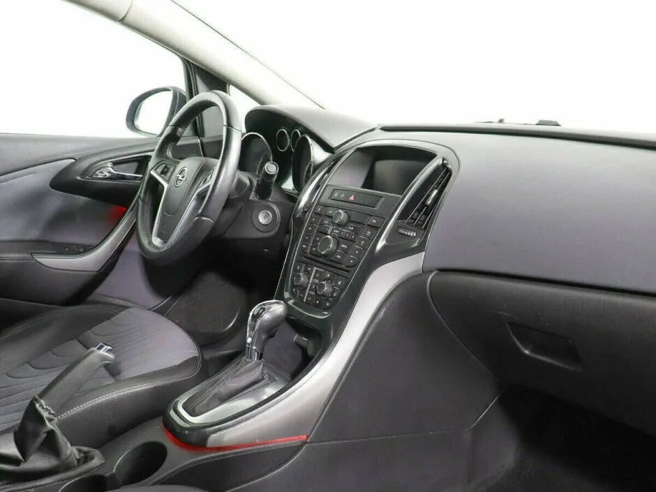 Opel Astra J Рестайлинг — фото 5