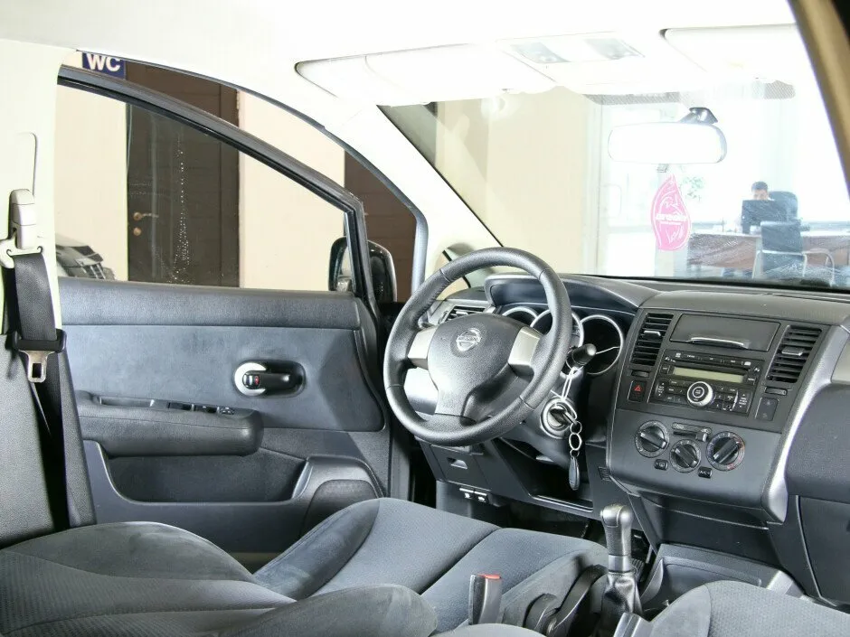 Nissan Tiida I Рестайлинг — фото 5