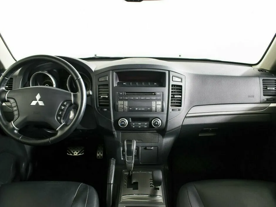 Mitsubishi Pajero IV Рестайлинг 1 — фото 5