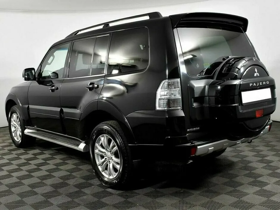 Mitsubishi Pajero IV Рестайлинг 1 — фото 3