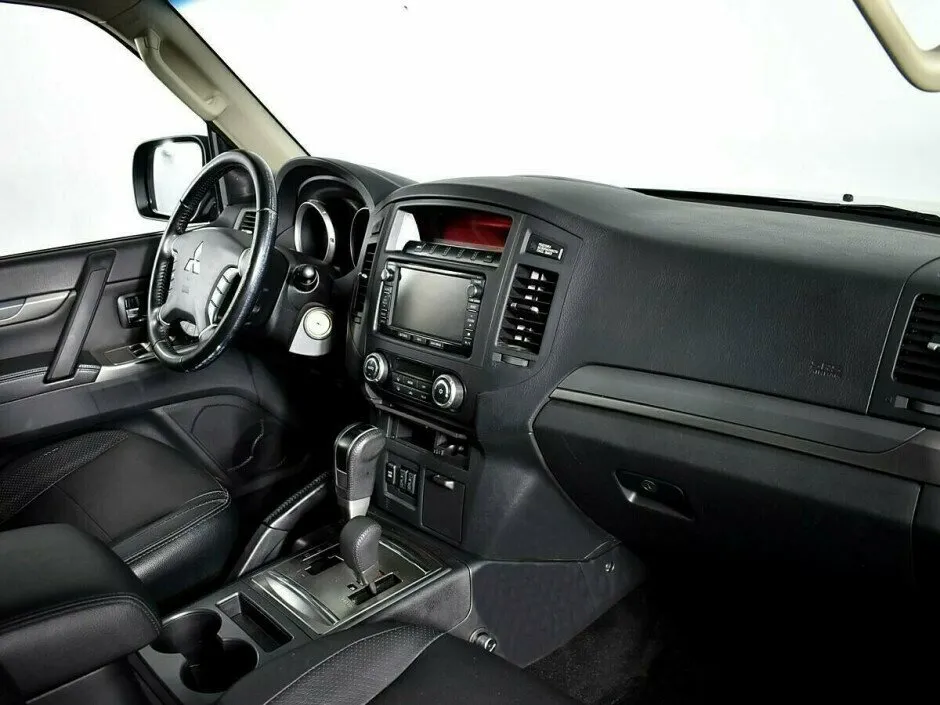 Mitsubishi Pajero IV Рестайлинг 1 — фото 5
