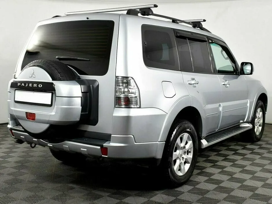 Mitsubishi Pajero IV Рестайлинг 1 — фото 3
