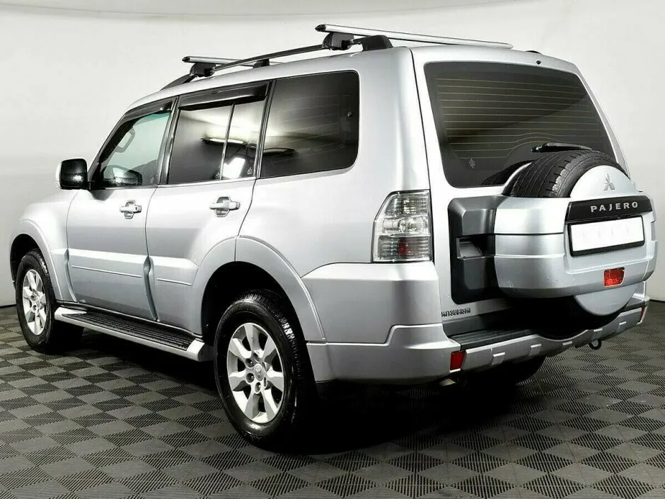 Mitsubishi Pajero IV Рестайлинг 1 — фото 4