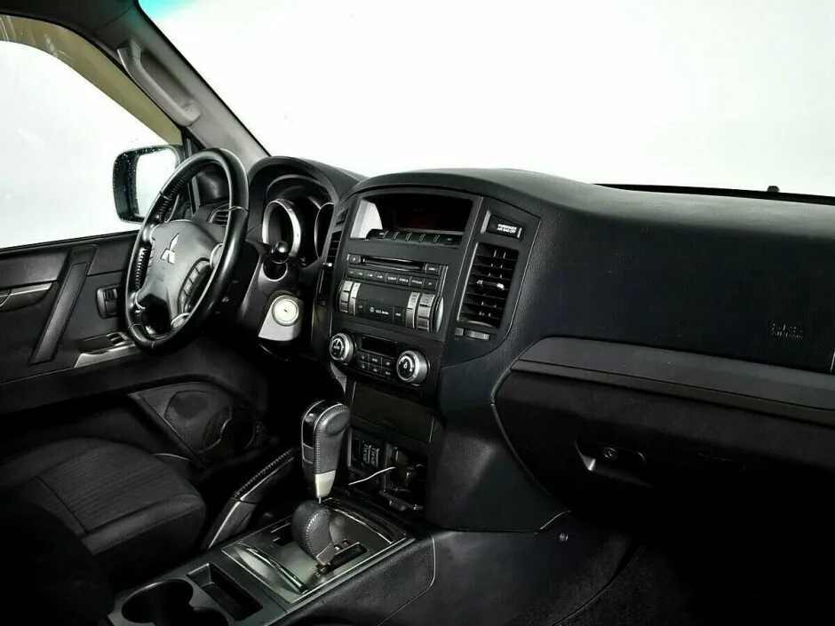 Mitsubishi Pajero IV Рестайлинг 1 — фото 5