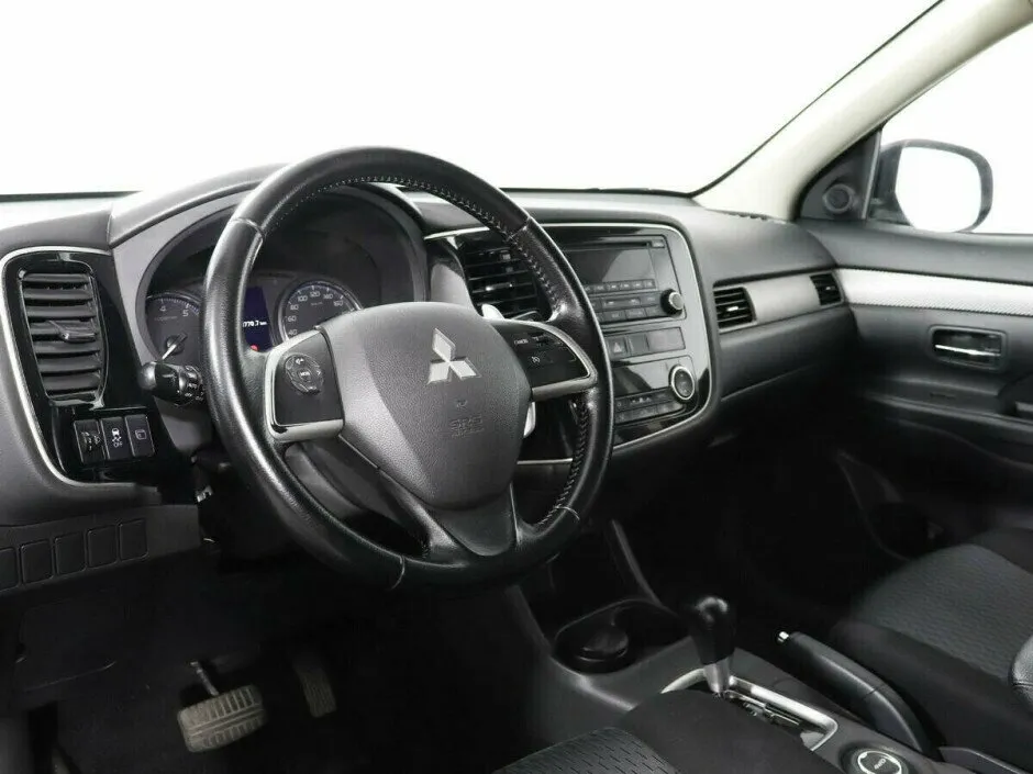 Mitsubishi Outlander III — фото 5
