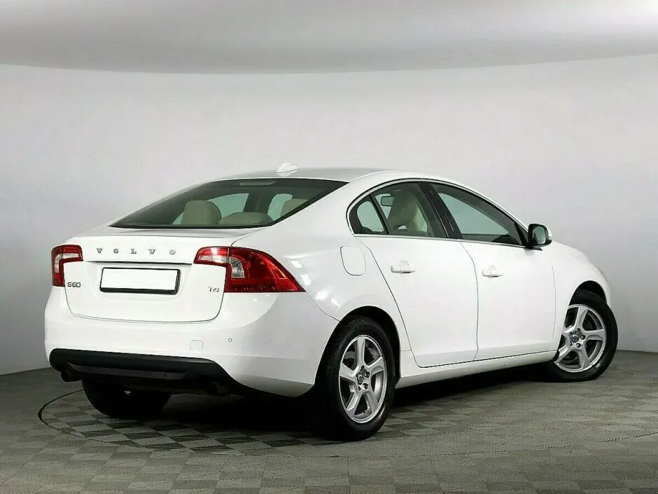 Volvo S60 II — фото 2