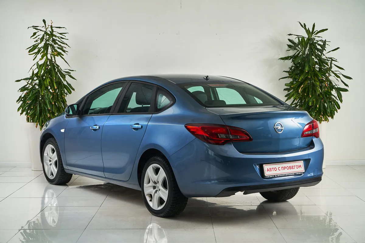 Opel Astra J Рестайлинг — фото 4