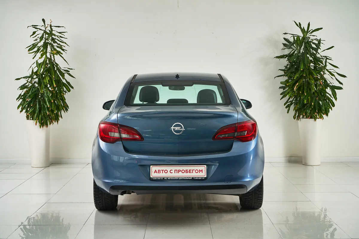 Opel Astra J Рестайлинг — фото 5